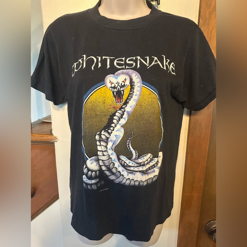 Vintage Whitesnake band tee. Size M. Excellent vintage condition. 17”pit to pit